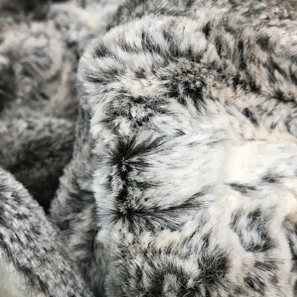 Women's Eight Sixty Faux Rabbit Fur Mock Neck Zip - Picture 3 of 8